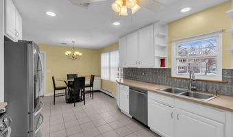 496 Apple Valley Dr, Belford, NJ 07718