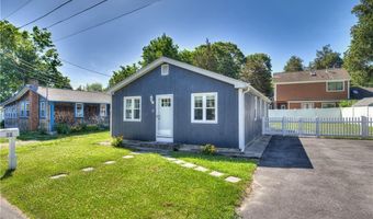 33 Spruce Ln, Bristol, RI 02809