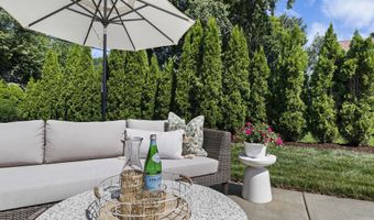 10 Roxbury Rd, Madison, WI 53704