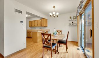 446 S Wenbriar Sq, Addison, IL 60101