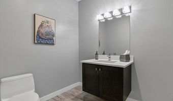 1 Mountaincrest Dr, Cheshire, CT 06410