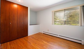 87 Pleasant Dr, Bethany, CT 06524