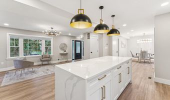 2308 CREEK Dr, Alexandria, VA 22308