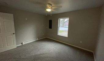 913 Pine Ave, Alma, MI 48801