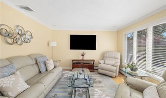 40 Quail Hollow Rd, Cranston, RI 02920
