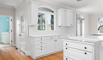 38 Miss Fry Dr, East Greenwich, RI 02818