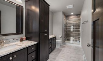 5702 N YOSEMITE Ln, Appleton, WI 54913