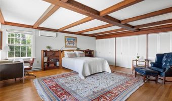 172 Eustis Ave, Newport, RI 02840
