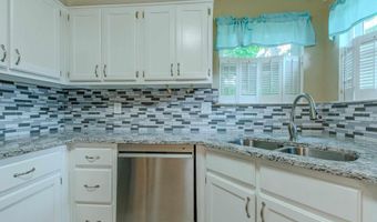 16 Hickory Ridge Dr, Benton, AR 72015