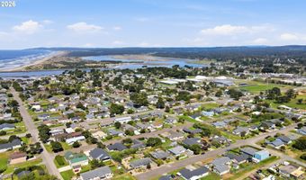 835 12TH St, Bandon, OR 97411