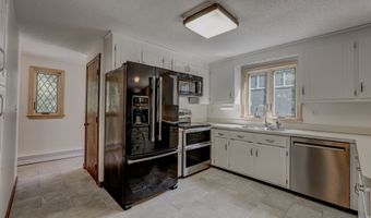 12 School House Hl, Burlington, CT 06013