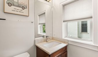 4226 40TH St N, Arlington, VA 22207