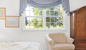 119 Corey Ln, Middletown, RI 02842