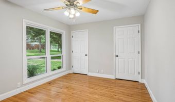 318 Algonquin Dr, Ballwin, MO 63011