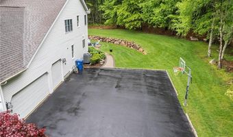 30 Lenihan Ln, East Greenwich, RI 02818
