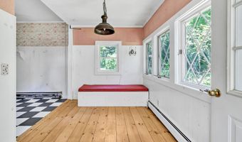 13 Hoyt Rd, Bethel, CT 06801