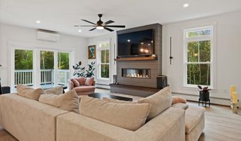 365 Walden Parke Way, Bangor, ME 04401