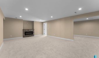 813 E Heatherwood Dr, Brandon, SD 57005