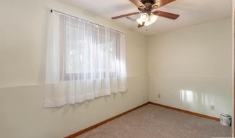 2513 Marwood Dr, Mankato, MN 56001