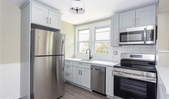 439 Broadway St D, Newport, RI 02840