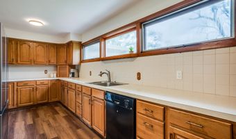 5401 E 40th St N, Bel Aire, KS 67220