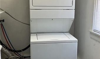 77 Narragansett Ave 2Nd Fl, Narragansett, RI 02882