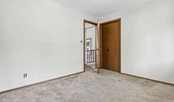 521 W SENECA Dr, Appleton, WI 54911