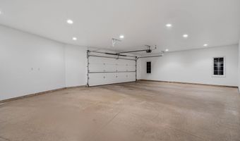 301 22nd St NW, Austin, MN 55912