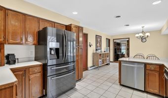 6 Amanda Ct, Airmont, NY 10952