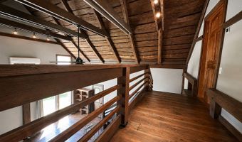 77 N High St, Clinton, CT 06413