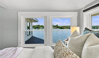 32 King Philip Ave, Barrington, RI 02806
