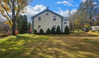 8 Lake Ct, Hopkinton, RI 02804