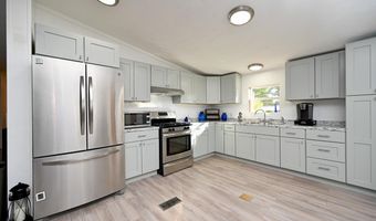 22 Woodlawn Dr, Allenstown, NH 03275