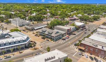 76 Market St, Apalachicola, FL 32320