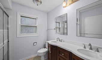 815 E Hintz Rd, Arlington Heights, IL 60004