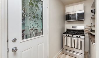 412 E Gray St, Des Moines, IA 50315