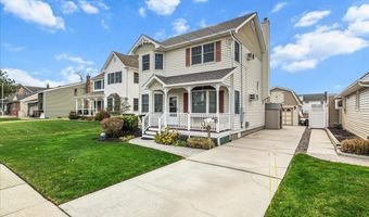 16 Gibbs Rd, Amity Harbor, NY 11701