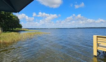 11 Lakeview Dr, Astatula, FL 34705