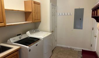 184 S 1st St W, Cowley, WY 82420