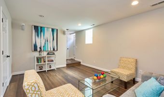255 N BRYAN St, Arlington, VA 22201