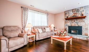 38 Greenridge Dr, Brookfield, CT 06804