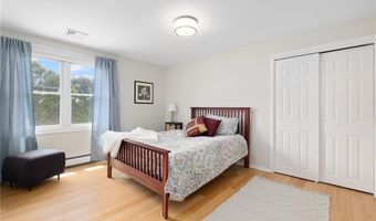 5 Maloney Ln, Middletown, RI 02842