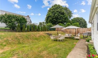 1107 Hope St, Bristol, RI 02809