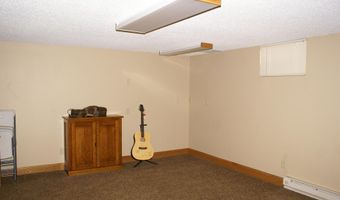102 Linda Ln, Aberdeen, SD 57401