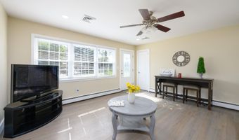 422 Maple Dr, Belford, NJ 07718