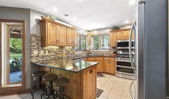 102 Greenhurst Ct, Auburn, IN 46706