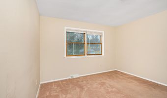 3 Springwood Manor Dr, Albany, NY 12211