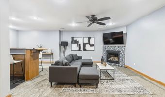 812 S 5th Ave, Brandon, SD 57005