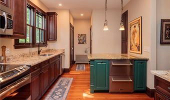 17 Lincoln St, Newport, RI 02840