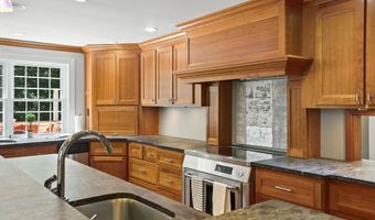 37 Magazine St, Bedford, NH 03110